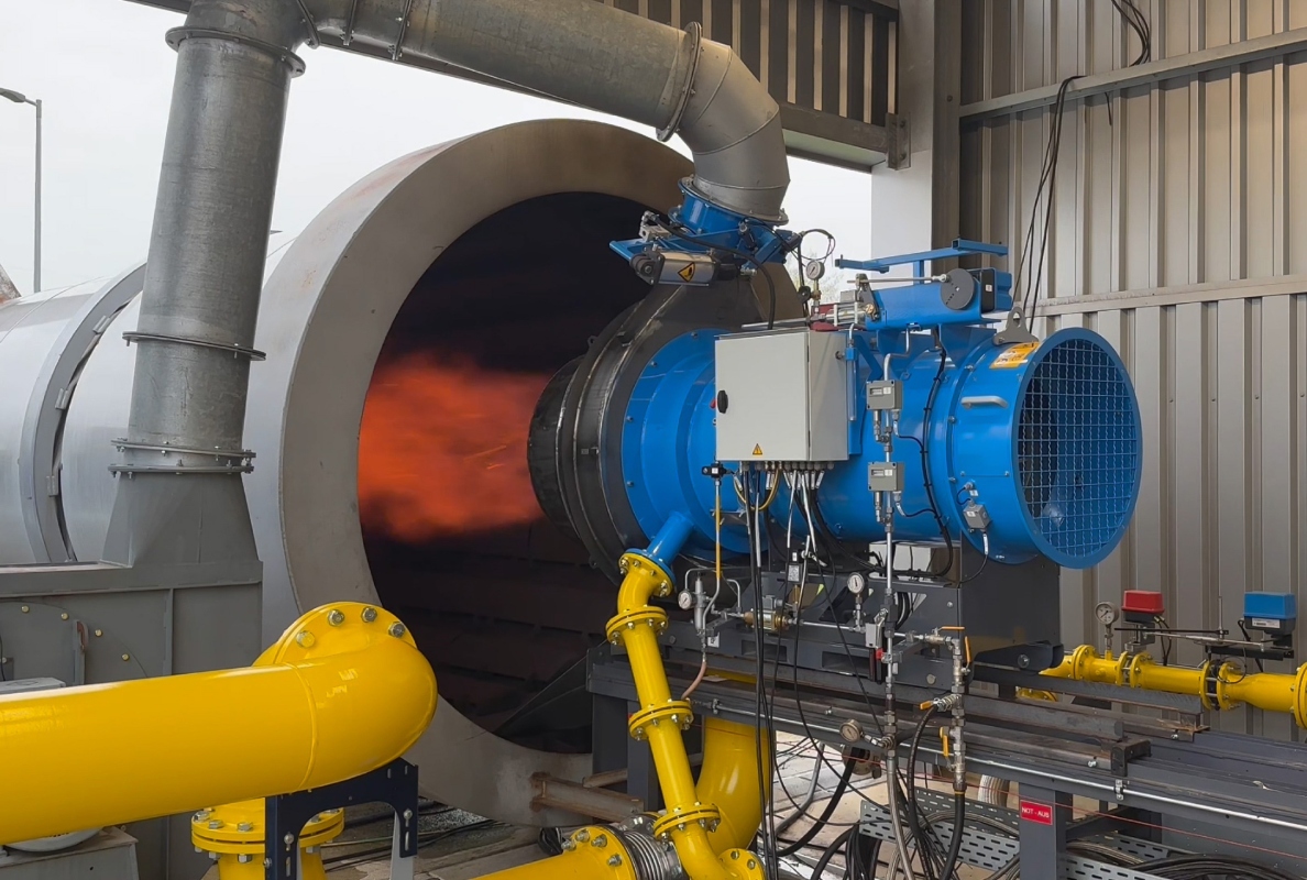 The prototype on the burner test bed at the Benninghoven factory. The new burner generation enables the use of four different fuels at the same time.