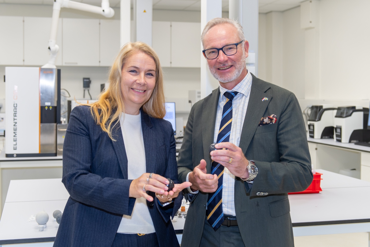 Annika Ölme and Julius Liljeström in the Ceramic Process Laboratory