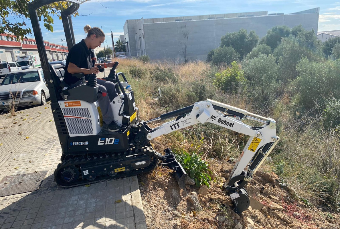 First Bobcat Electric Mini-Excavator in Spain for Rent