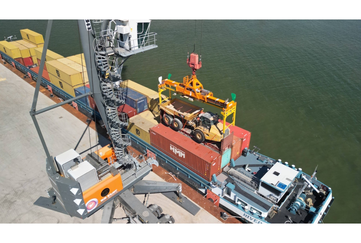 Van der Vlist: Your Partner for Flatrack and Container Services