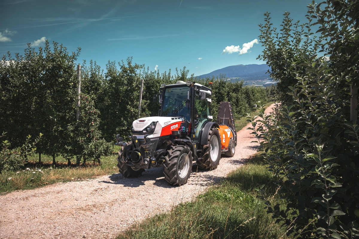 STEYR returns to specialty tractors with new Spezial F CVT