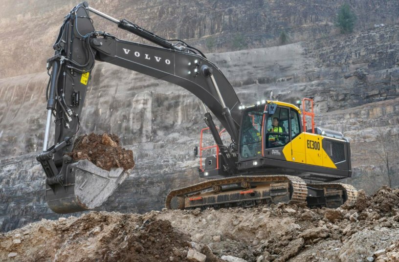 Volvo CE adds three mid-size models to revamped excavator series