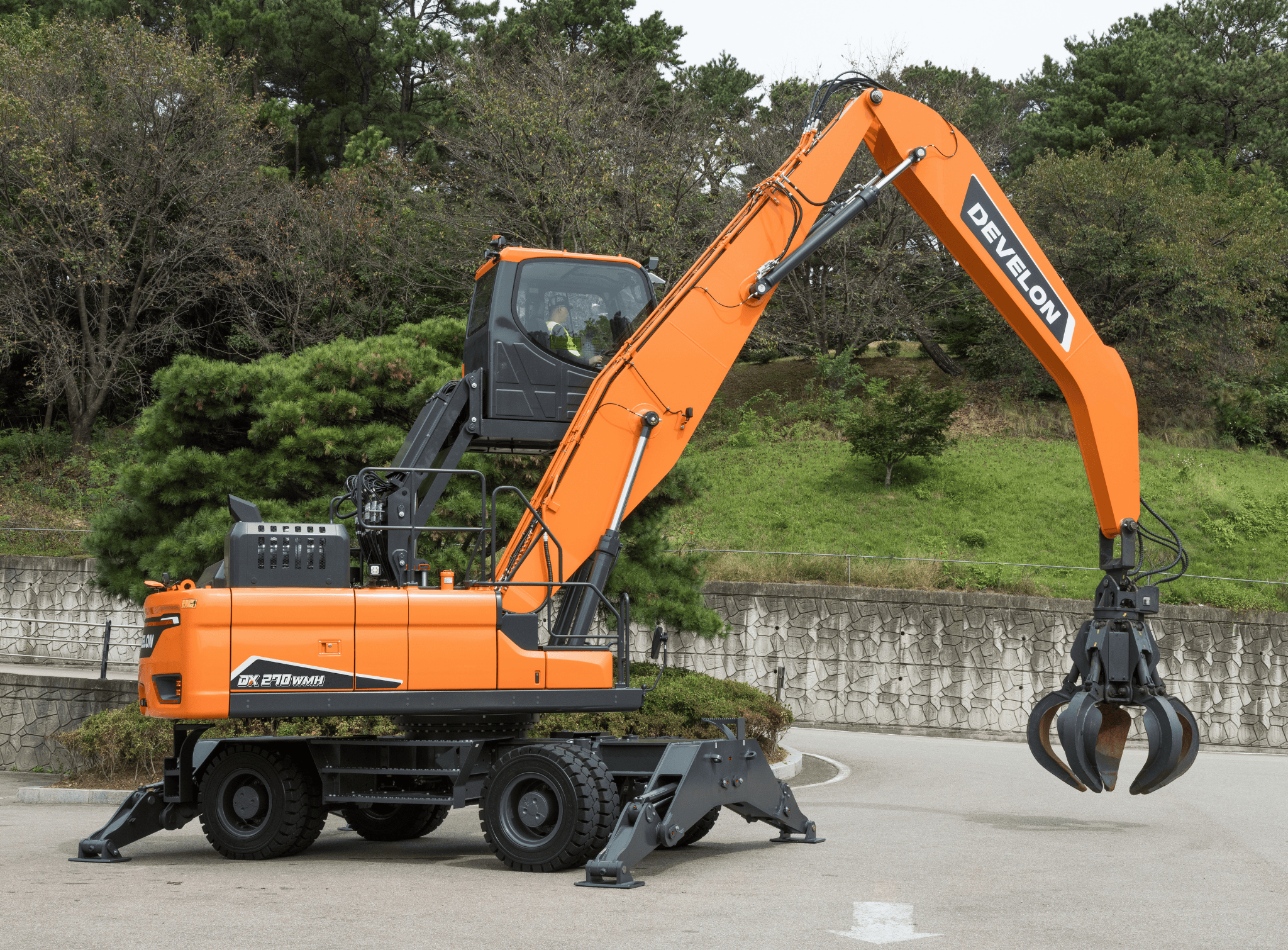 DEVELON DX270WMH-7 Material Handler