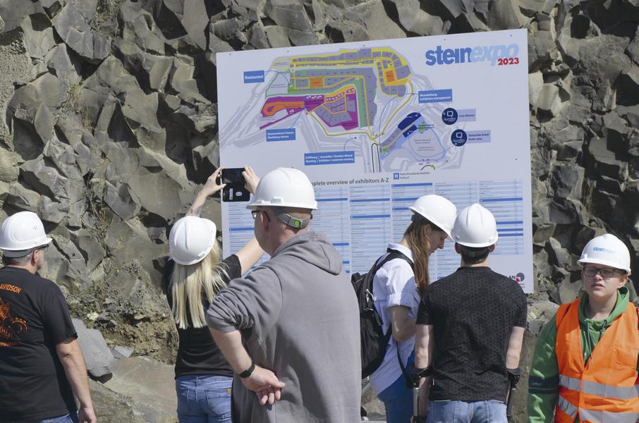 3 At a glance: an overview board at the exhibition entrance lists all participating Quarry Vision exhibitors, including brief descriptions of their innovations.
