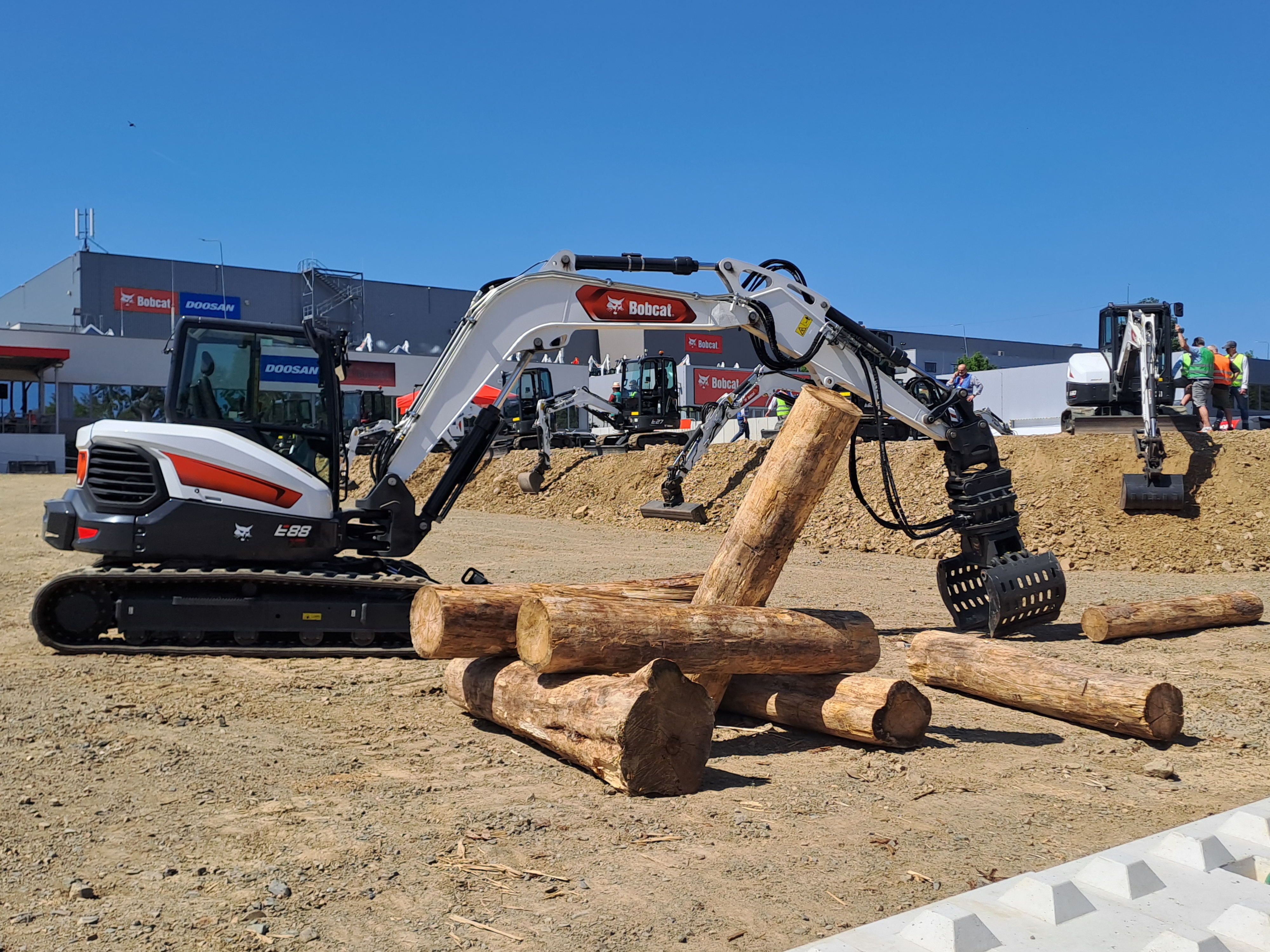 The Bobcat E88 excavator precisely lifts and moves heavy timber