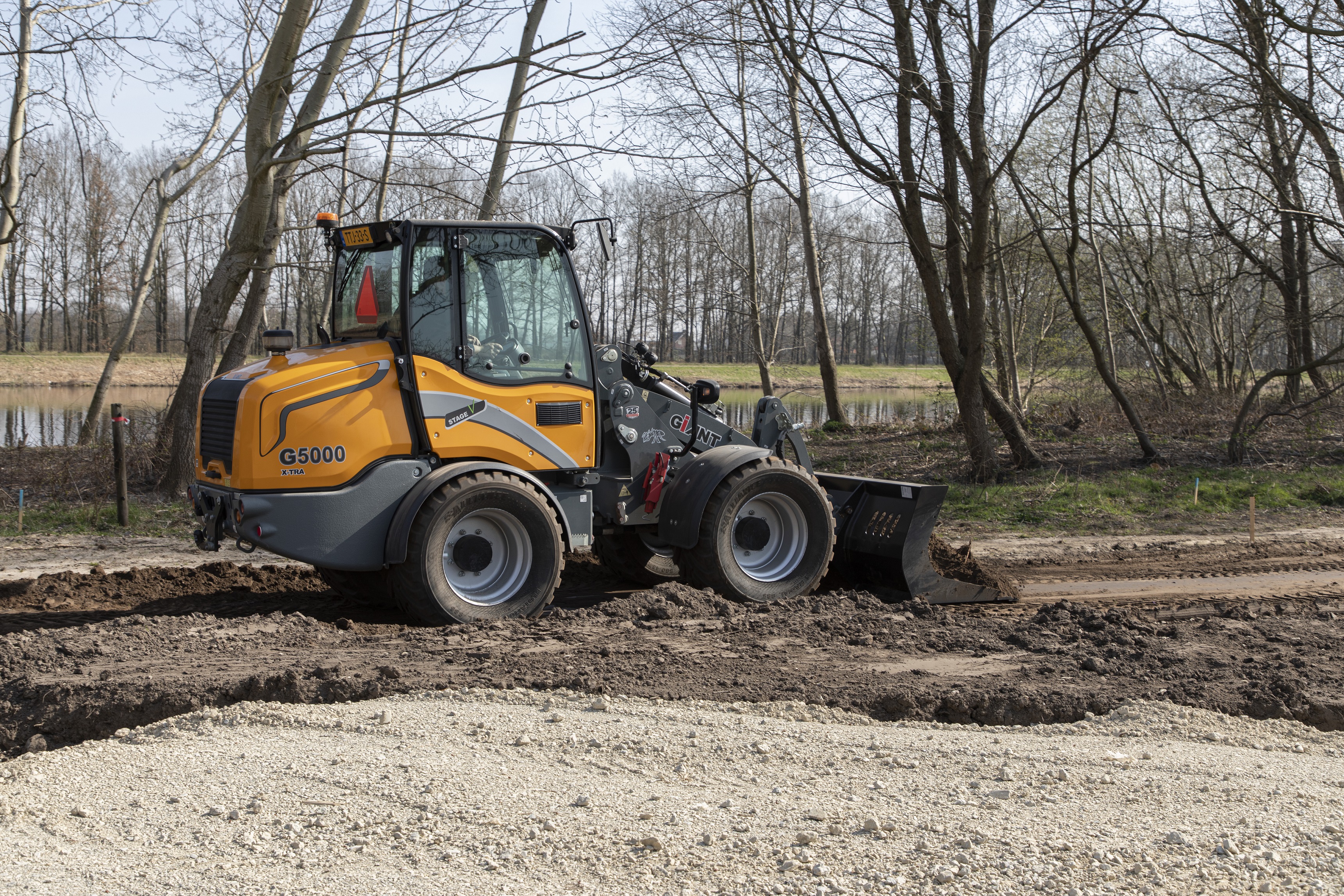 G5000 X-TRA with grading bucket