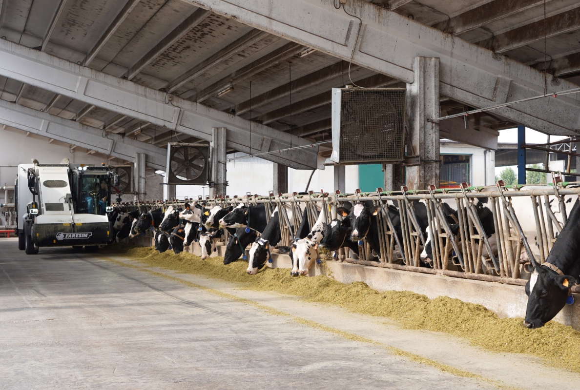 Faresin Industries expands the Leader PF Full Electric mixer wagon series