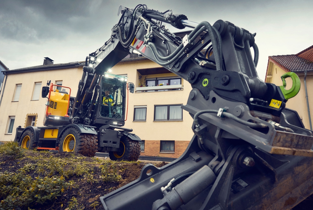 Volvo CE Brings Next-Gen Wheeled Excavators to North America with Industry-First Retractable Access Ladder