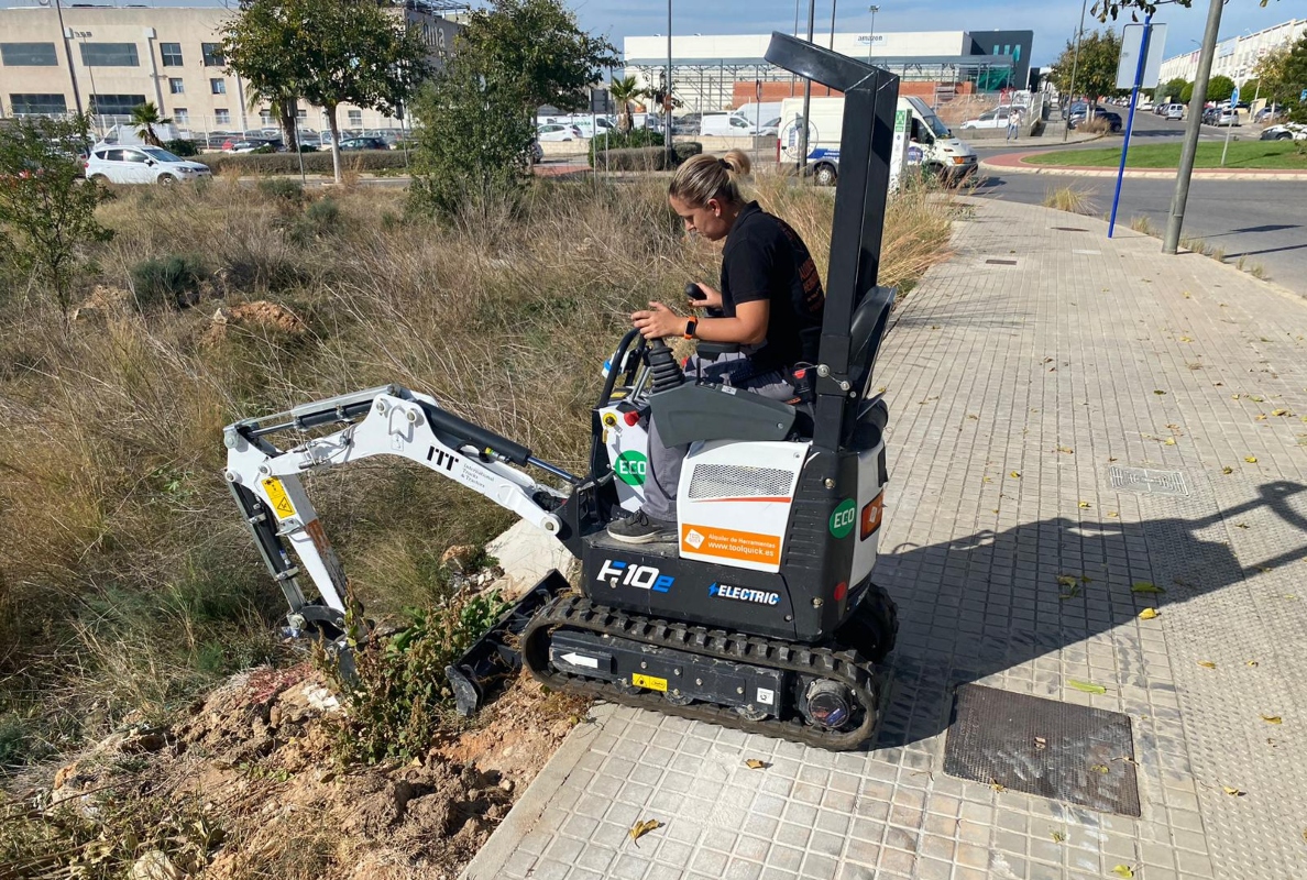 First Bobcat Electric Mini-Excavator in Spain for Rent