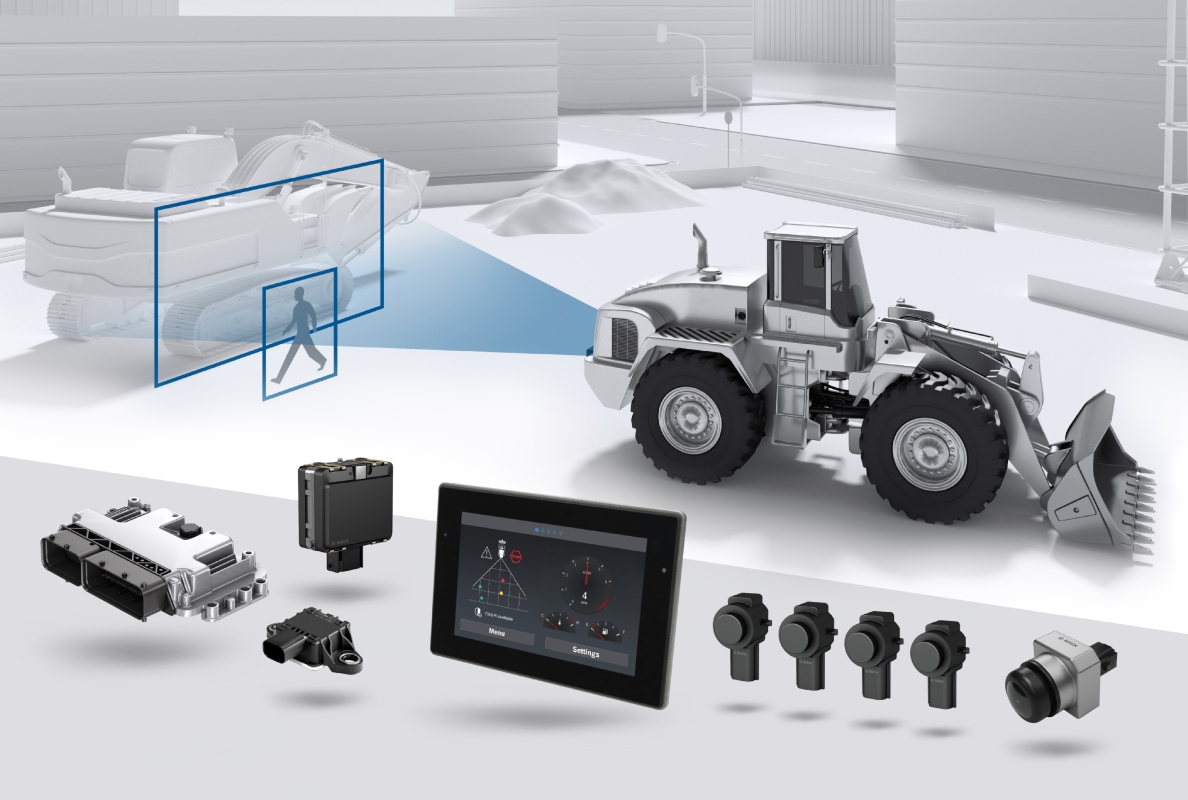 With a combination of radar, ultrasound and camera-based person detection, the new Collision Avoidance System (CAS) monitors the relevant danger zone, warns the driver if necessary or initiates a slowdown of the machine, including emergency braking.