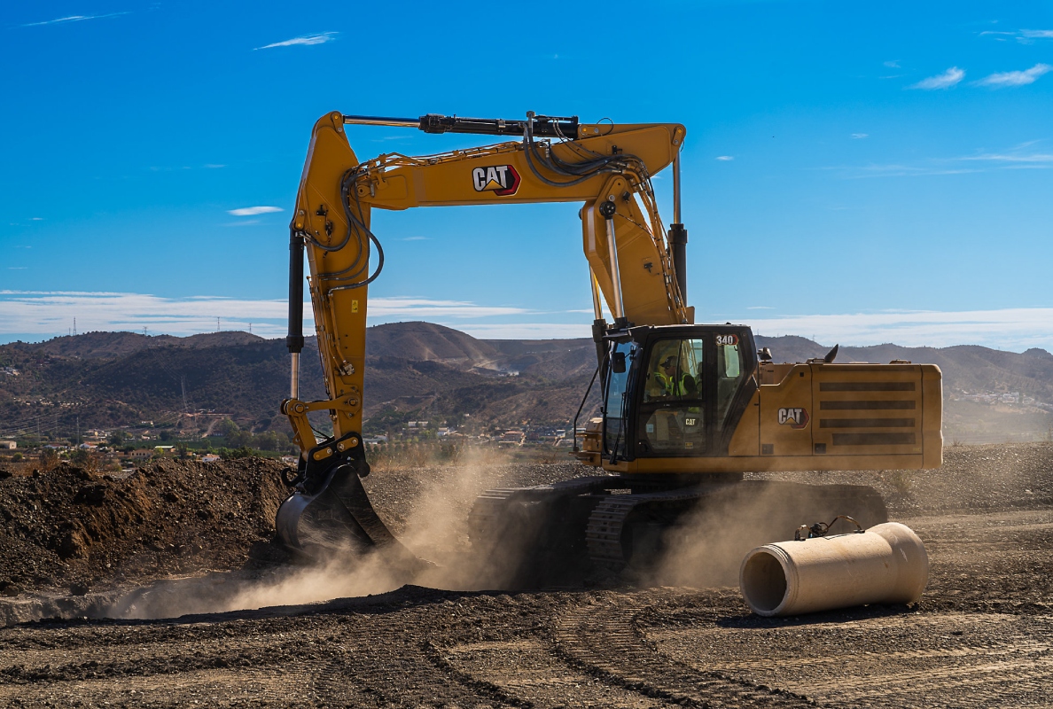 Cat® 340 Excavator with Variable Angle Boom (VAB) option.