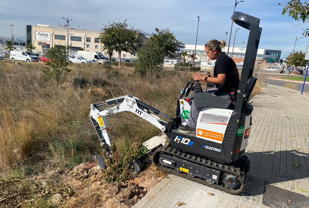 First Bobcat Electric Mini-Excavator in Spain for Rent