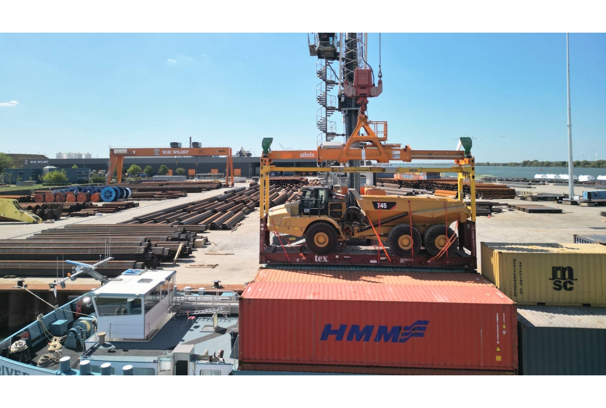 Van der Vlist: Your Partner for Flatrack and Container Services
