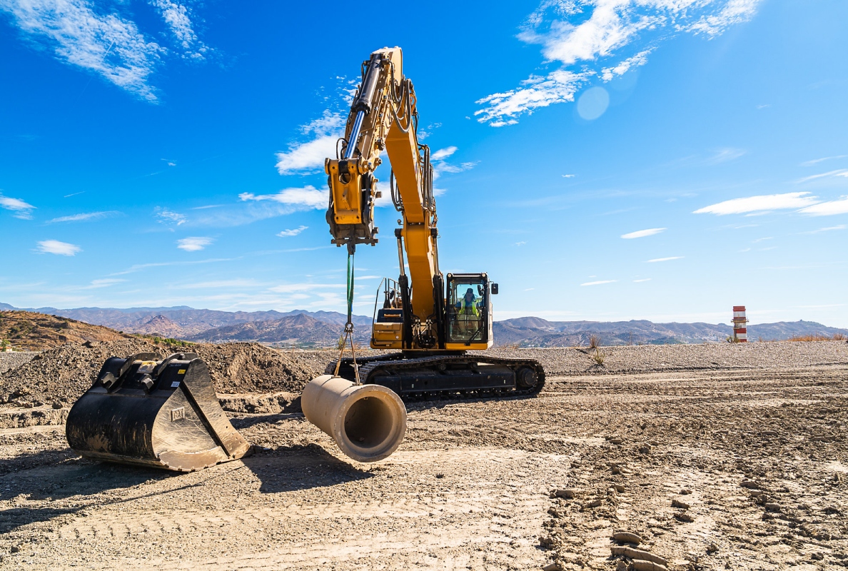 Cat® 340 Excavator with Variable Angle Boom (VAB) option.