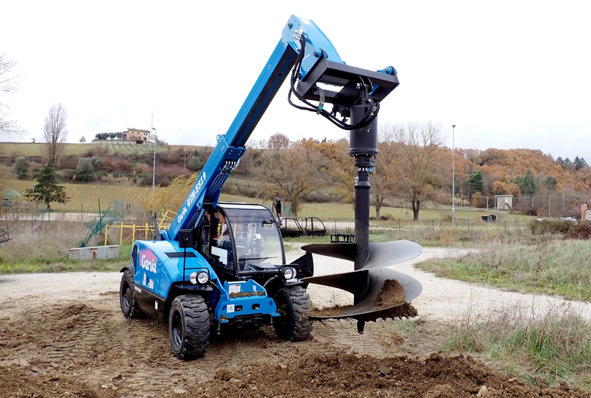 Genie GTH-5519 Auger Attachment