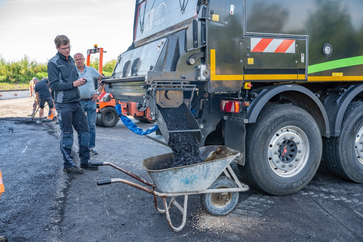 Fliegl Construction and Municipal Technology – Wiesel Compact in action