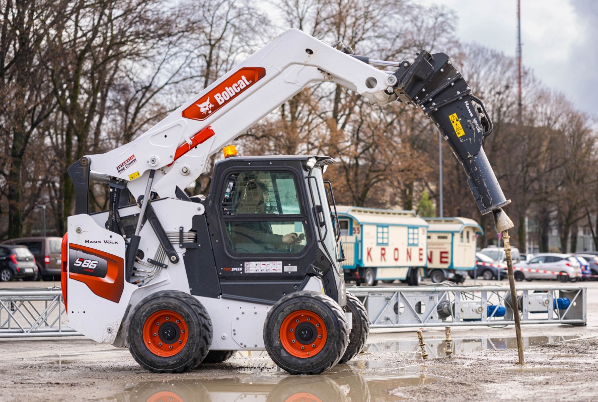 Martin Lacey-Krone, Circus Director and big-cat trainer at Circus Krone with the new Bobcat S86 compact loader.