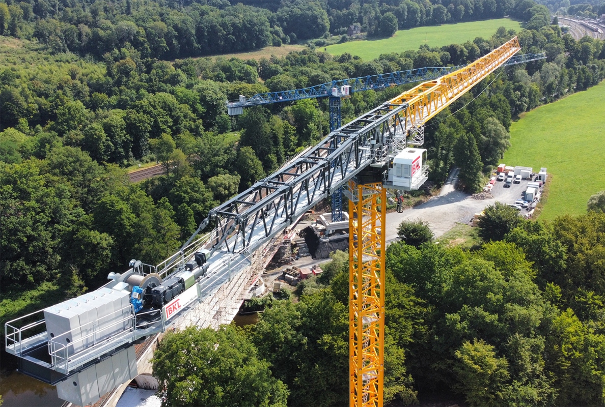 New cranes for probably the largest fleet of heavy-duty cranes in Germany.