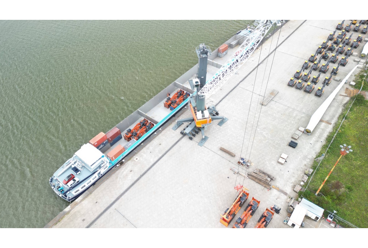 Van der Vlist: Your Partner for Flatrack and Container Services