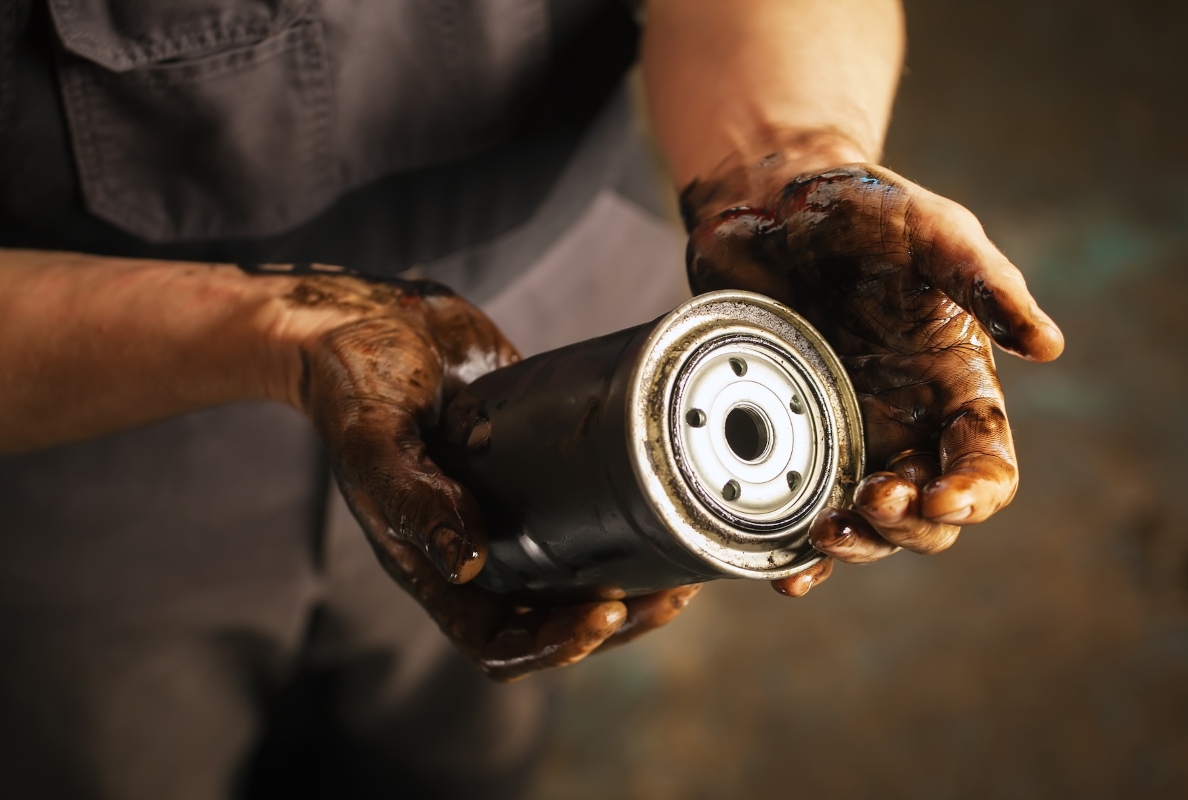 Reality of handling an oil-flooded vacuum pump.