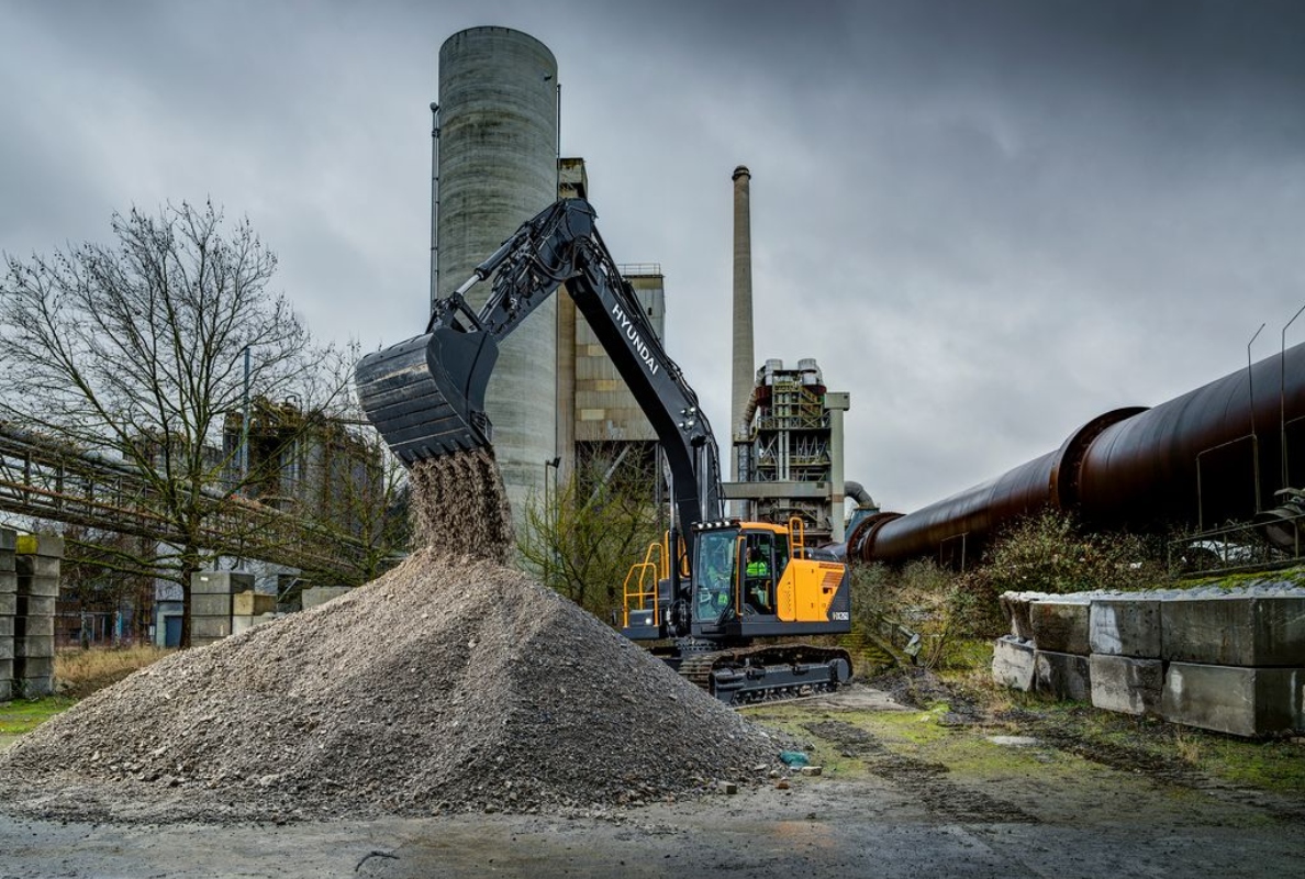 HX260 and HX260N Next Generation excavator launch