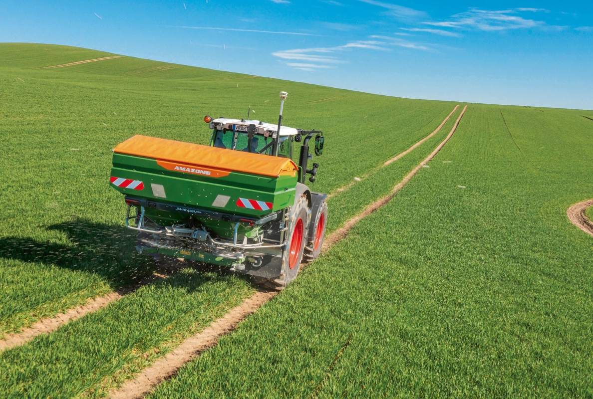 The AutoSpread system has been intensively tested in practice on over 100,000 hectares during the series development.