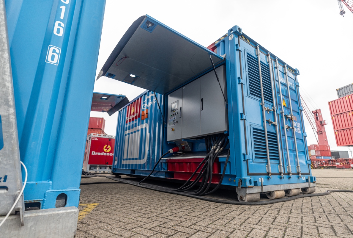 World’s strongest land-based crane completes fully electric operations testing