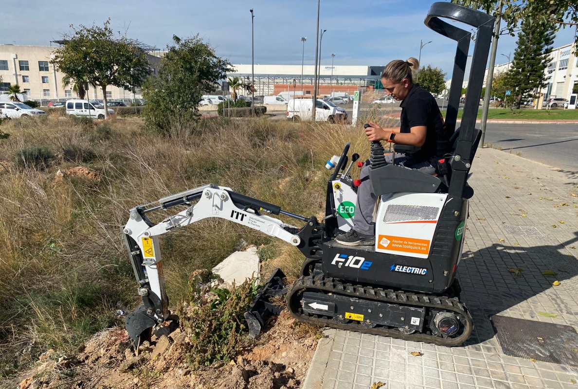 First Bobcat Electric Mini-Excavator in Spain for Rent
