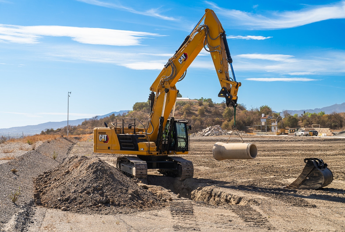 Cat® 340 Excavator with Variable Angle Boom (VAB) option.