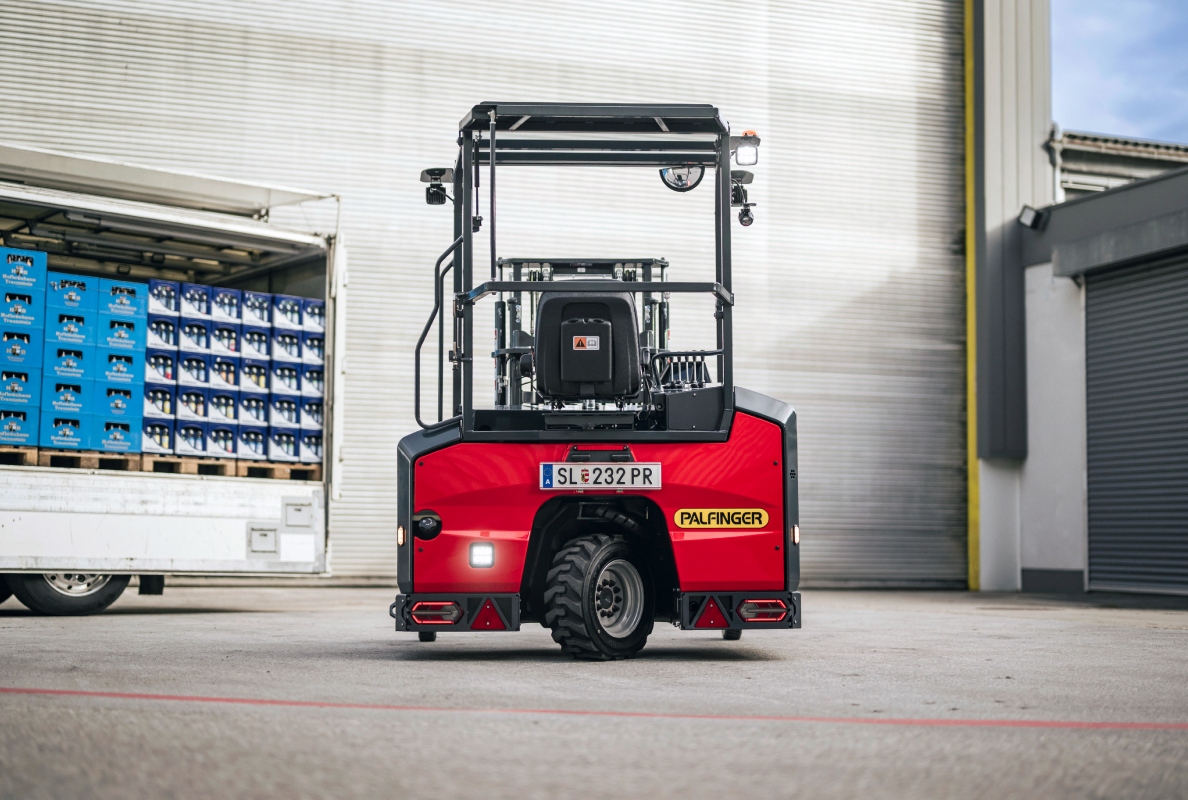 Its sensitive drive system and responsive controls make the FLM 15 the ideal transport solution for fragile goods such as glass bottles.