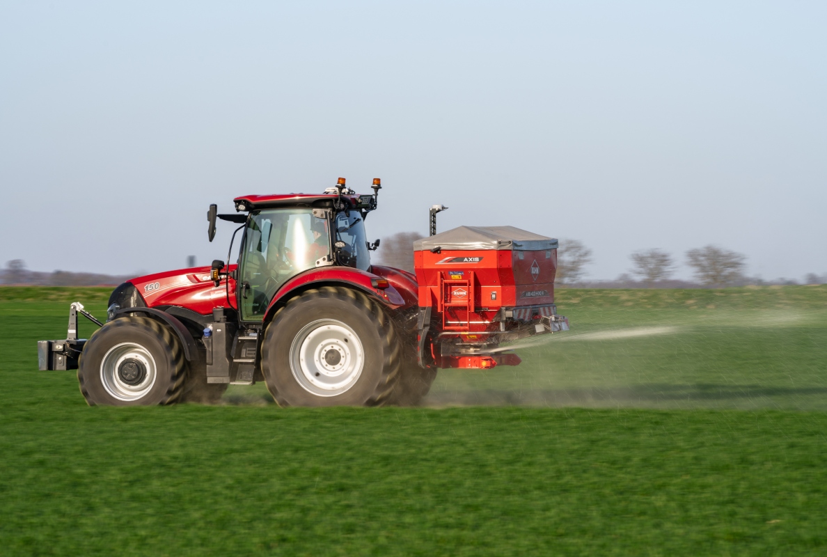 KUHN AXIS & AXENT fertiliser spreaders New OPTIPOINT PRO technology