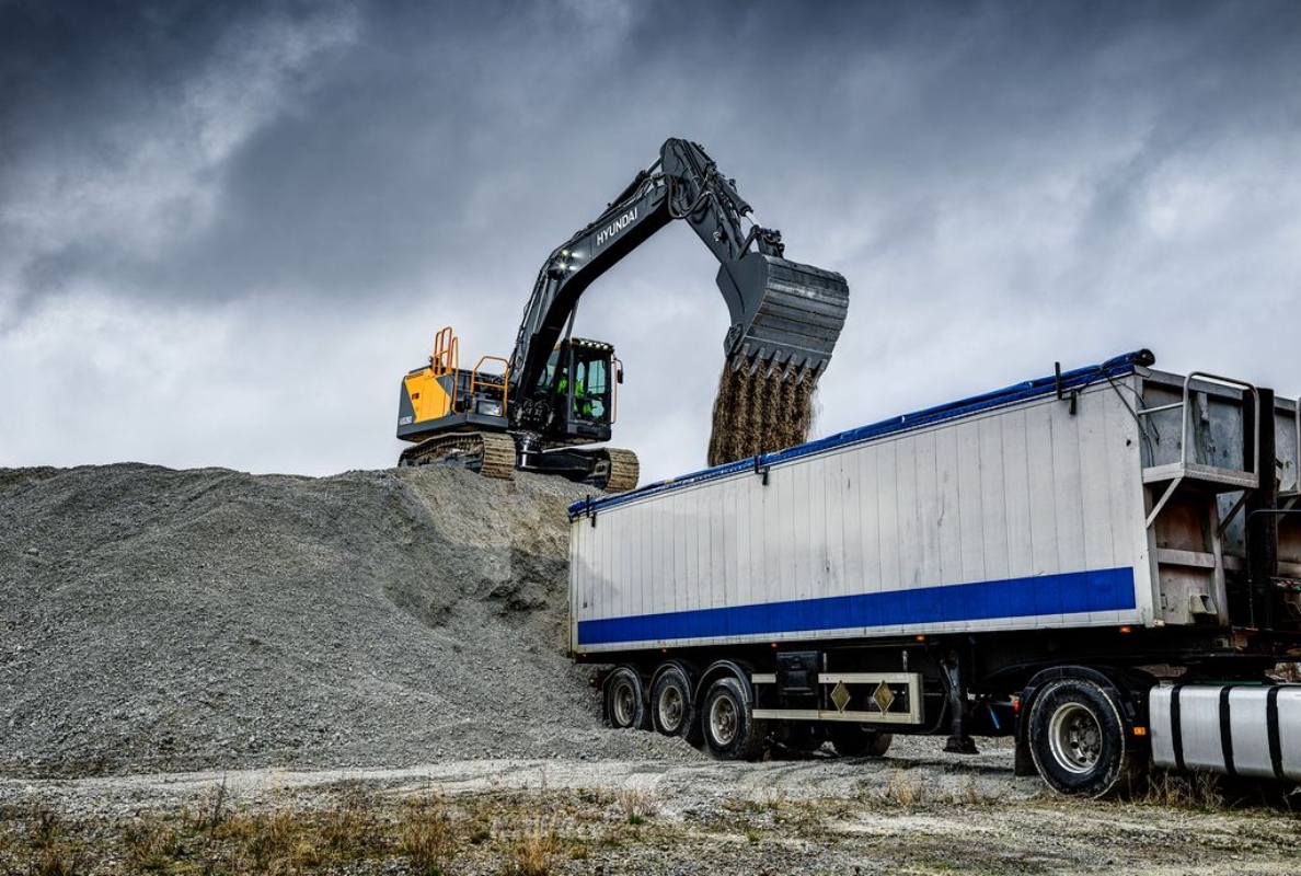HX260 and HX260N Next Generation excavator launch