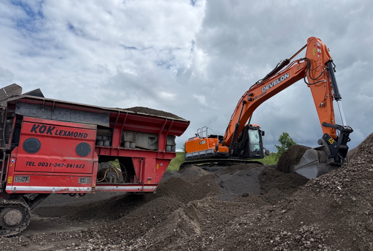 Develon DX360LC-9 Smart Crawler Excavator