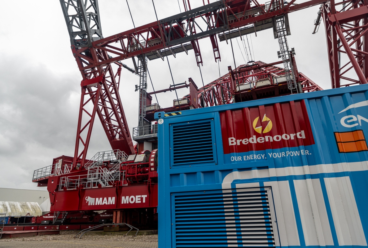 World’s strongest land-based crane completes fully electric operations testing
