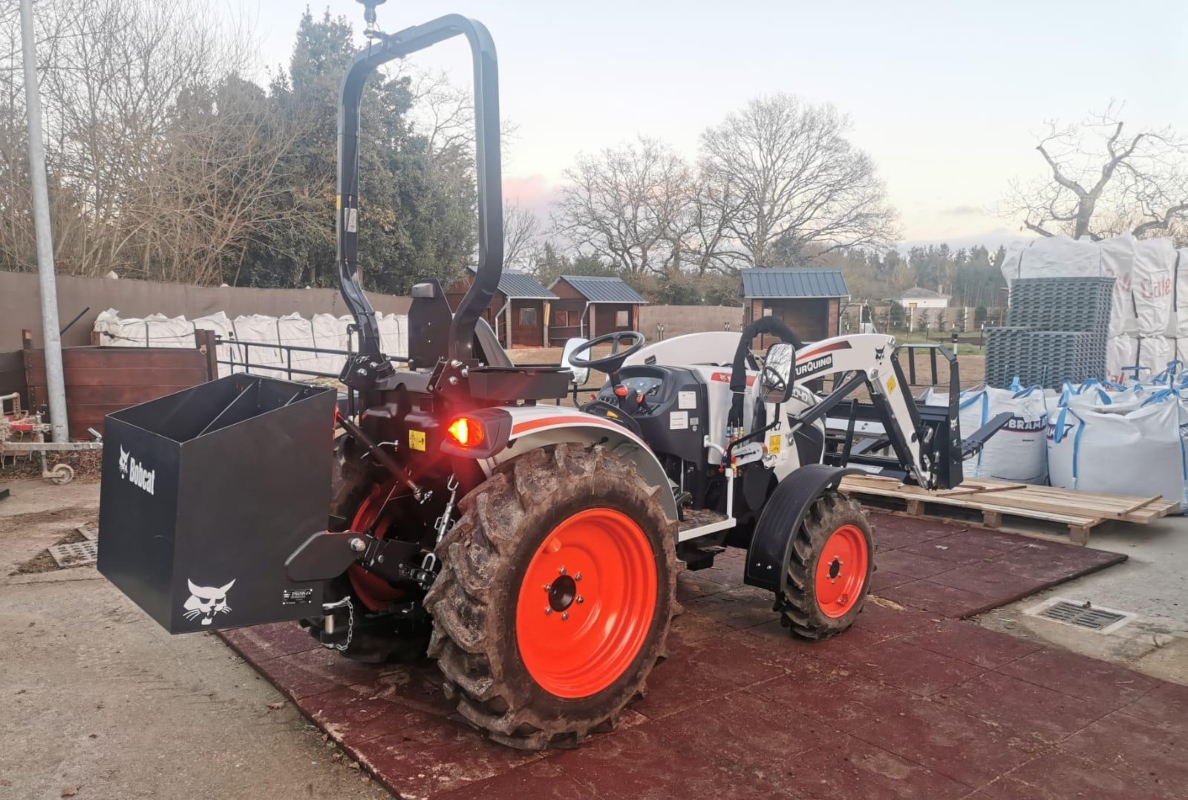 CT2040 compact tractor