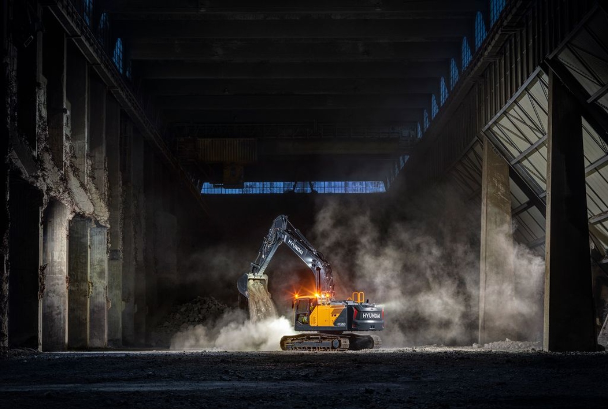 HX260 and HX260N Next Generation excavator launch