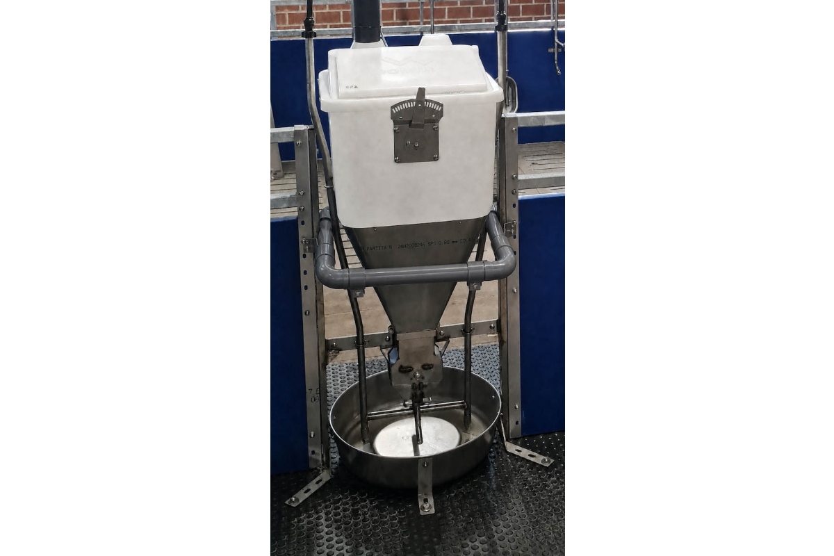 WEDA’s EuroTier innovation, Opti.Group, is an intelligent, RFID-based monitoring system for group farrowing. It completely eliminates the serious drawback of uncontrolled ad libitum feeding in group farrowing pens.