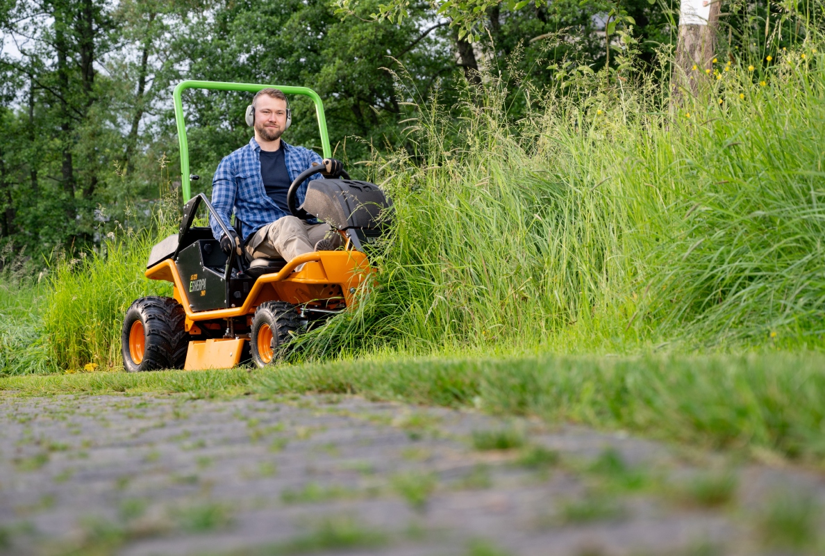 The innovation from AS-Motor: Electric high grass ride-on mower with rechargeable battery system