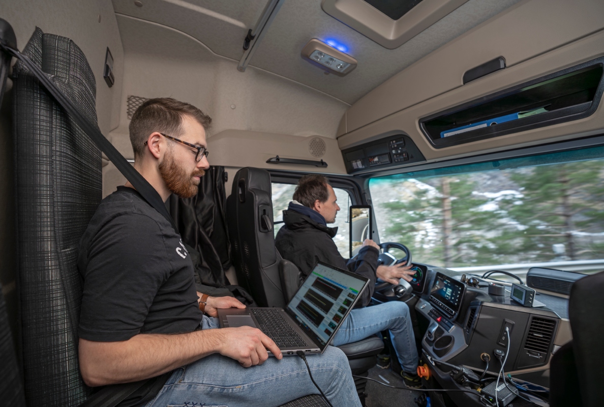 Winter Testing Mercedes-Benz GenH2 Truck in Switzerland
