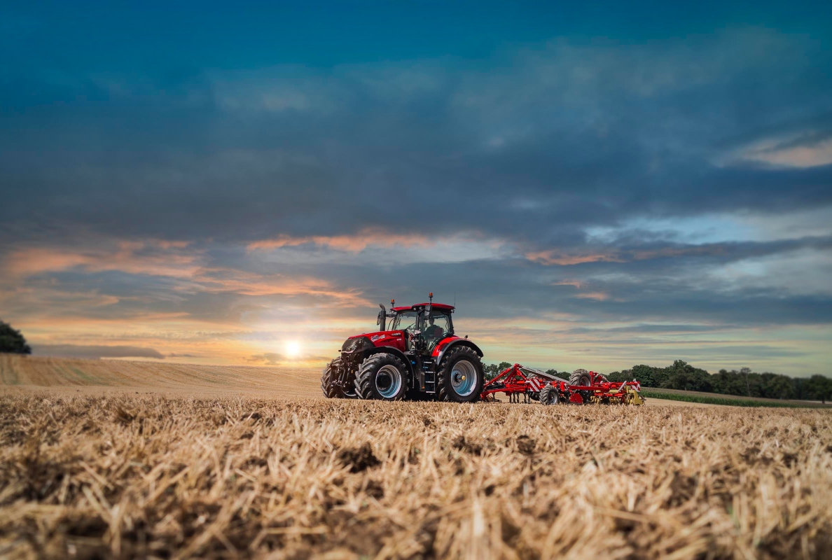 Case IH Optum 340 CVXDrive fieldwork