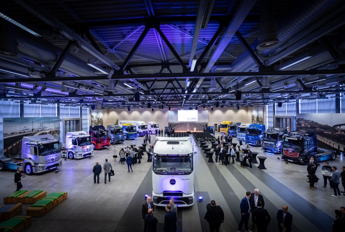  The first eActros are ready to be handed over to the hauliers at the customer centre