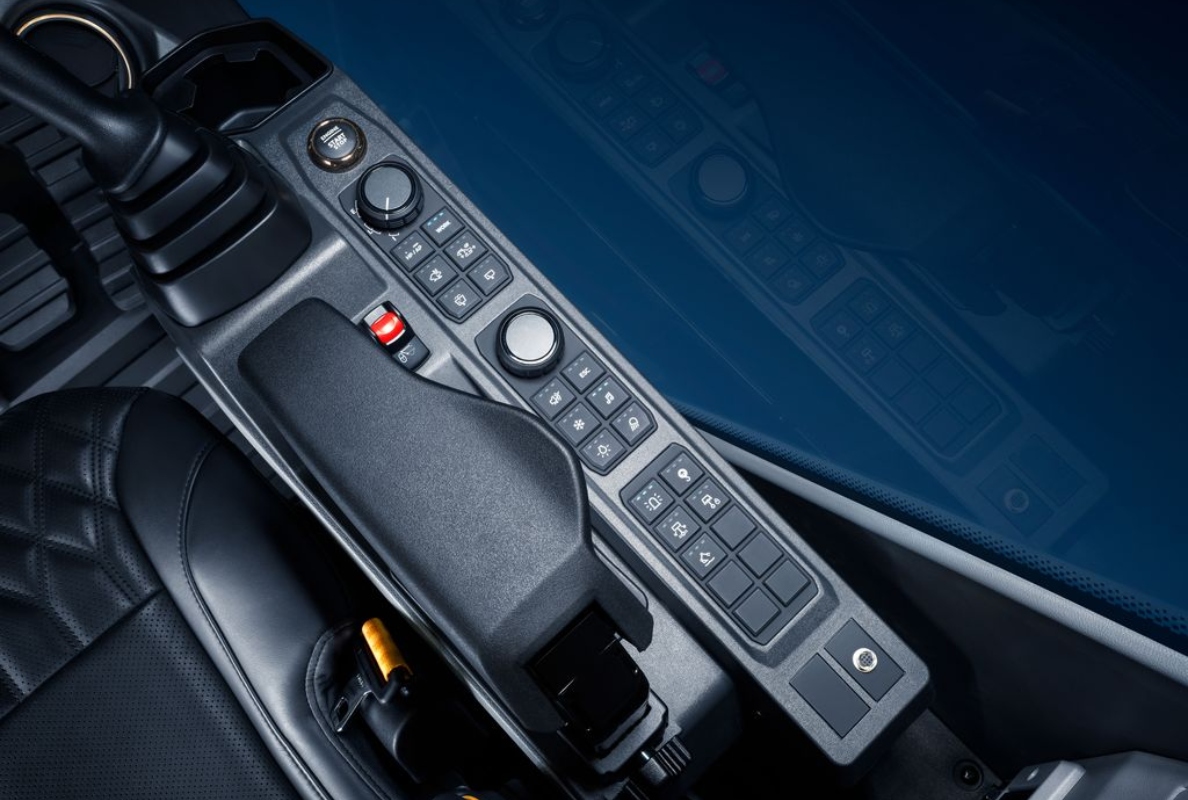 HX260 and HX260N Next Generation excavator launch