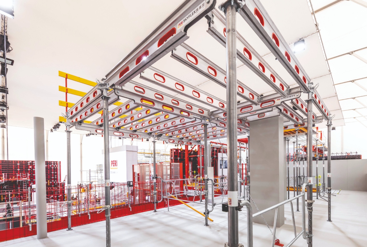 The forward-looking SKYFLEX slab formwork accelerates formwork processes, for instance with the patented drophead for early striking and the small number of props.
