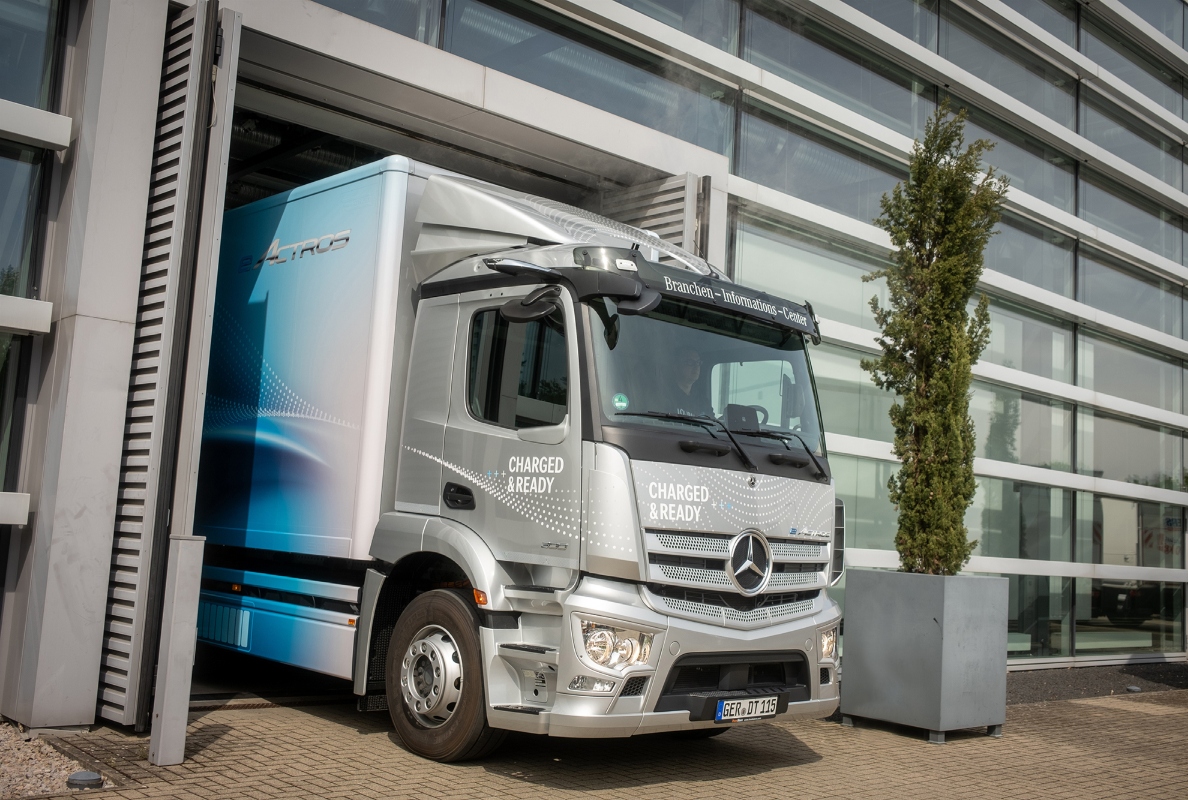 	Kickoff for the eActros Roadshow: Across Europe with All-electric Trucks