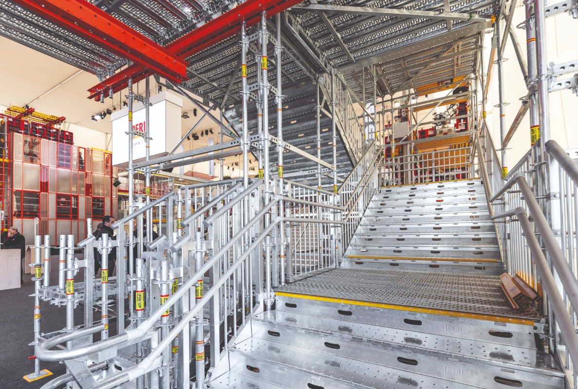 With just a few additional components, the PERI UP Scaffolding Kit with PERI UP Public now provides an option for erecting scaffolds, stairs and access points for public spaces.