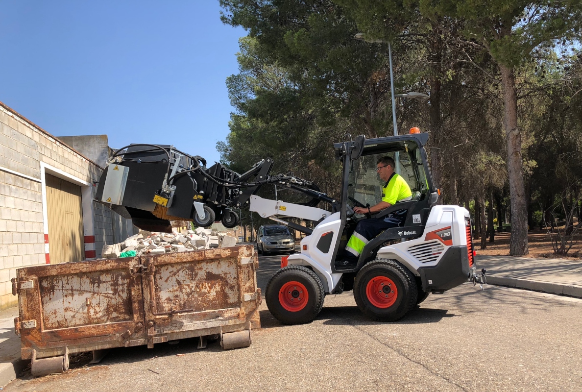 Bobcat L28 Articulated Loader, Mechanising Manual Work