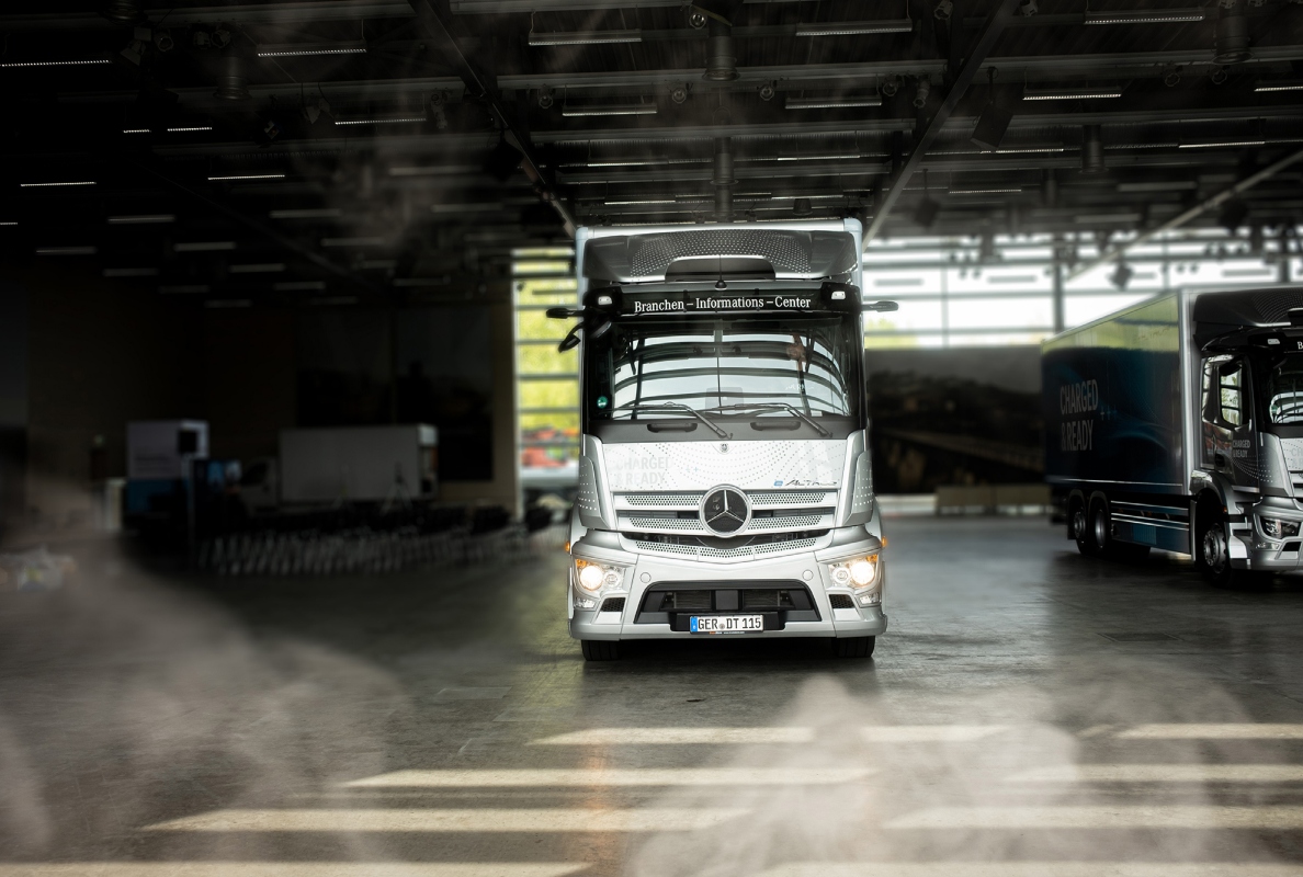 Kickoff for the eActros Roadshow: Across Europe with All-electric Trucks