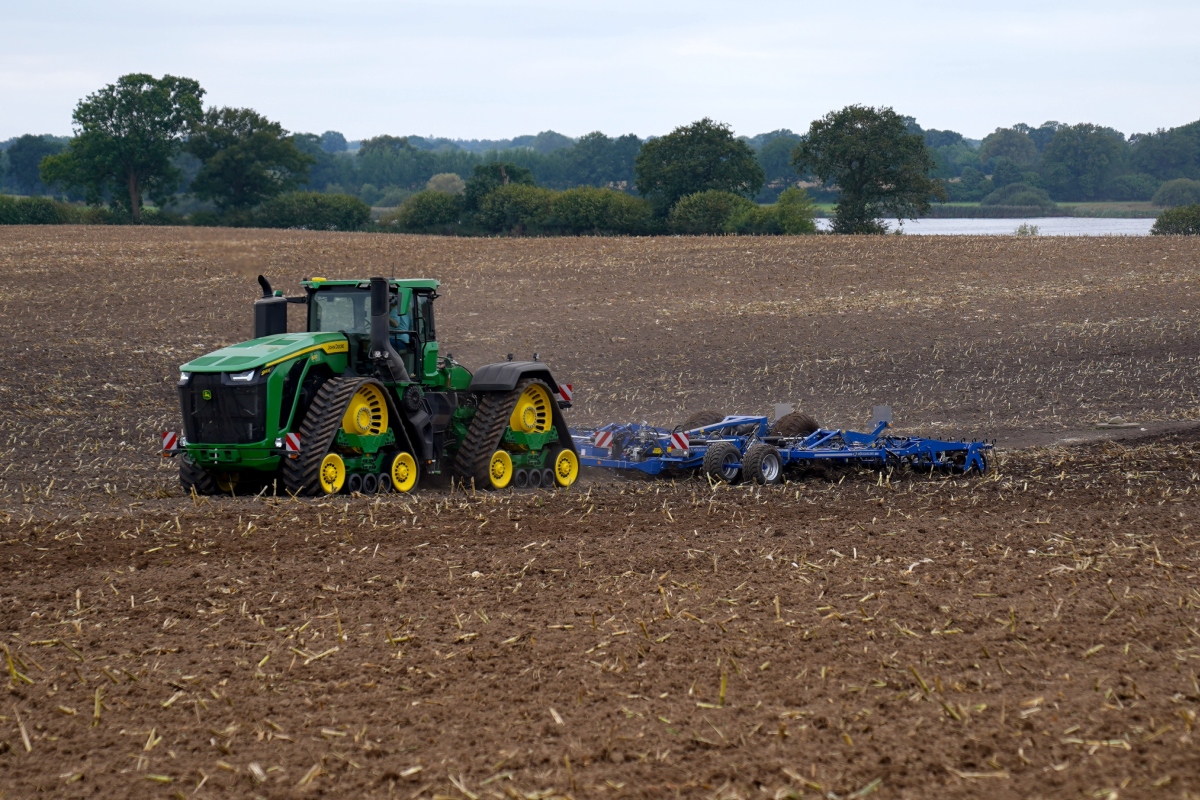 9RX cultivating with a Kockerling with 46cm chizels at 33cm depth