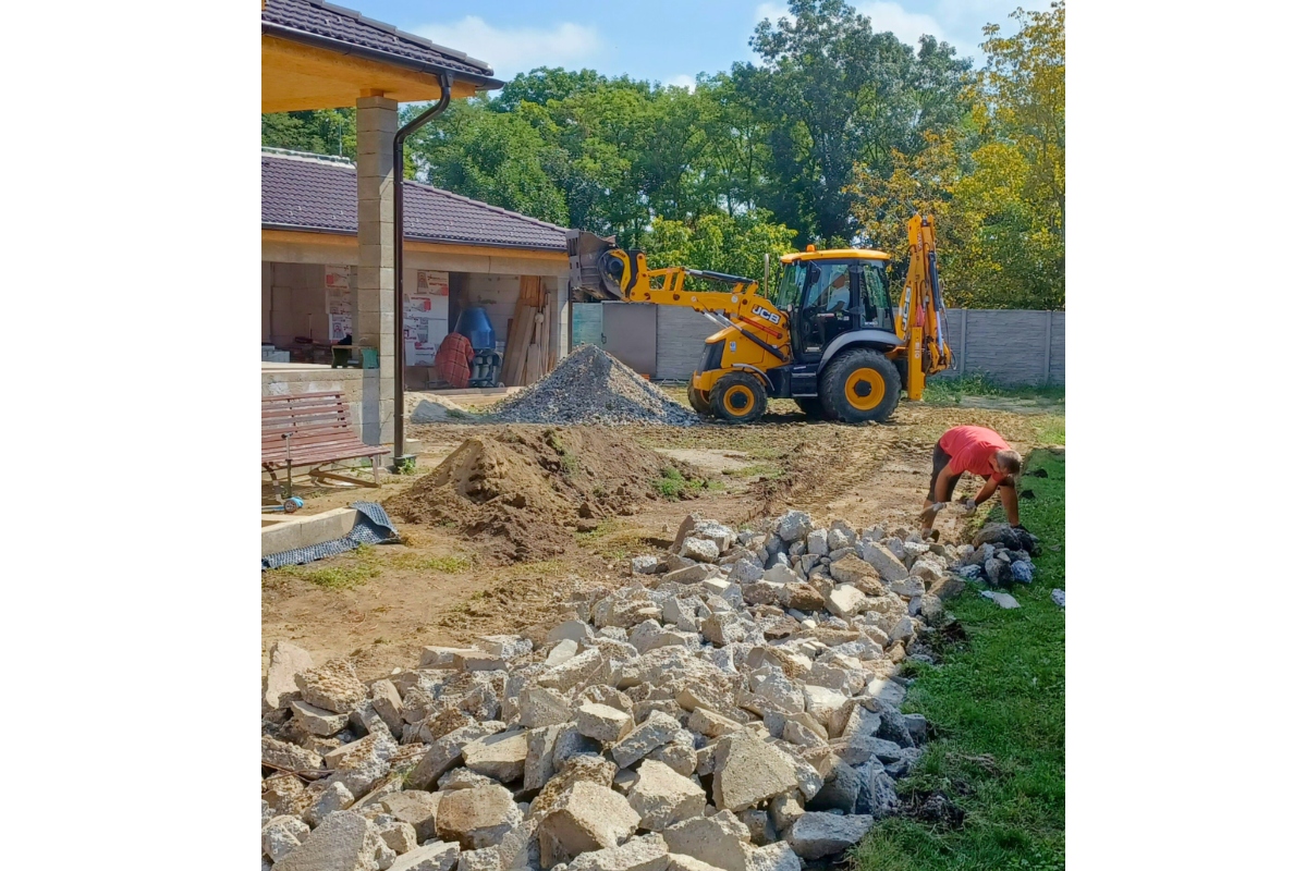 MB-L160 - JCB 3CX - Slovakia