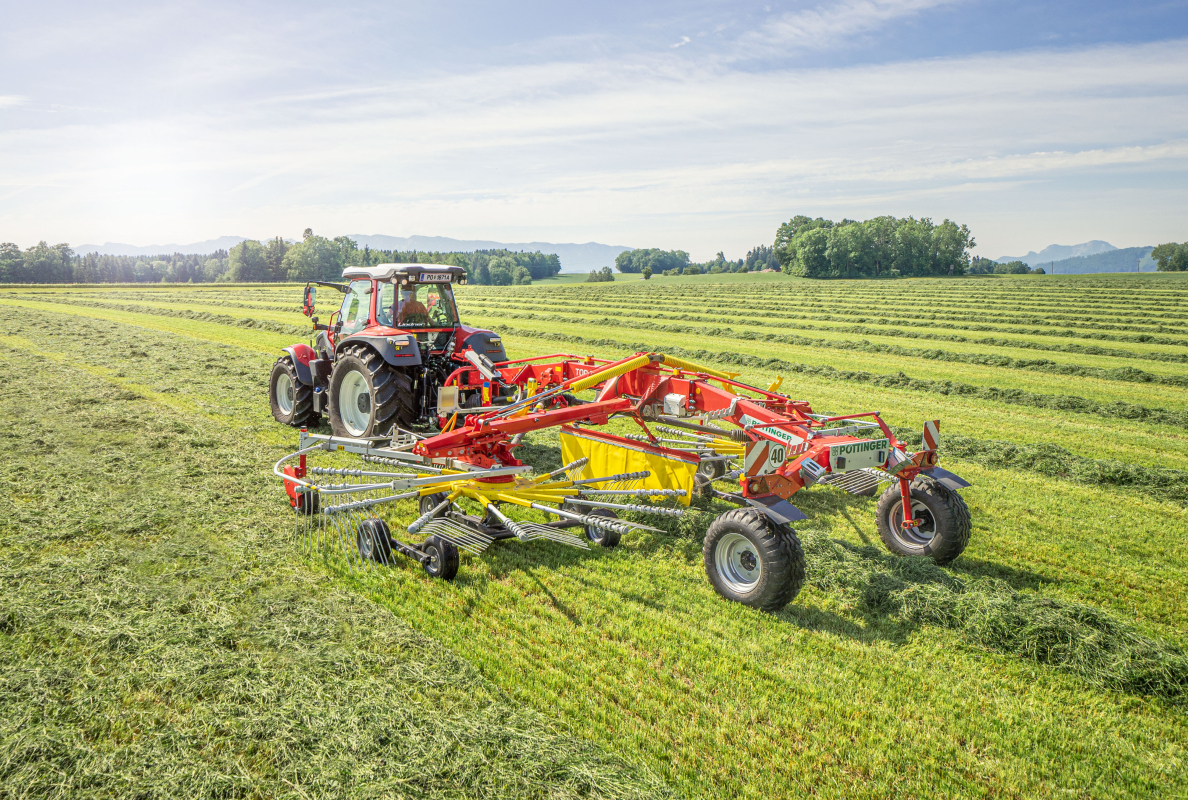 The new TOP 882 C centre-swath rake demonstrates its full capabilities with job-specific working widths